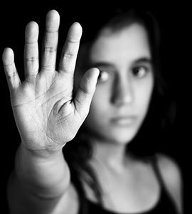 Teenage-girl-hand_120912679-100dpi